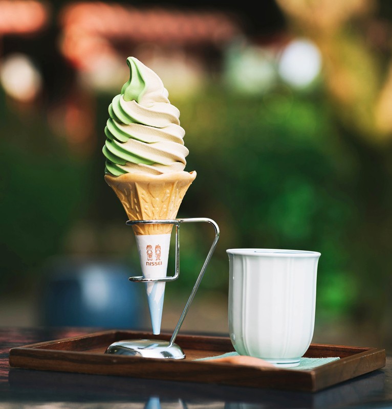 夢茶房のソフトクリーム（抹茶・ほうじ茶・ミックス）420円